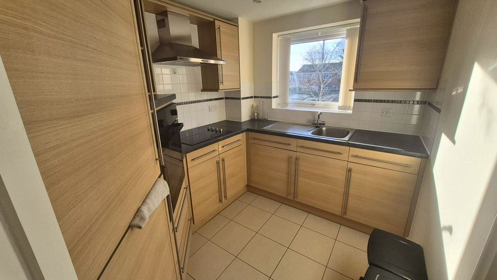 Property photo 2 of 7 Kitchen