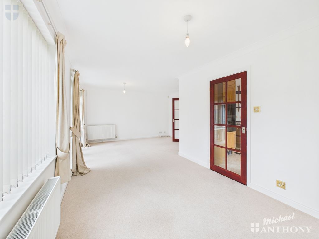 Property photo 3 of 15 Cam03852G0-Pr0457-Still004