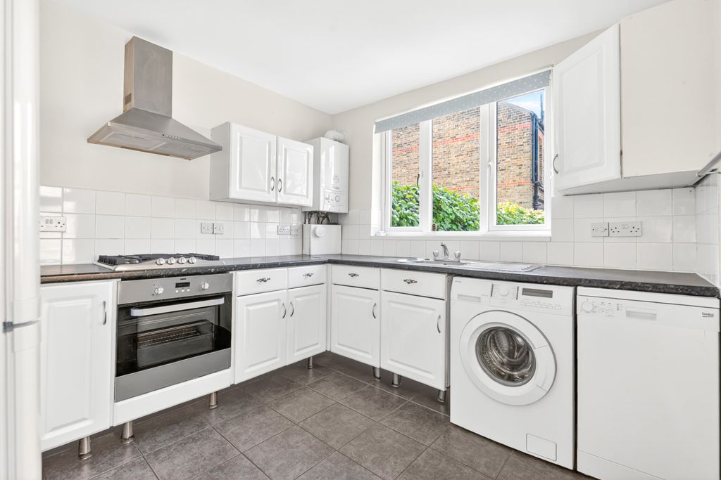 Property photo 3 of 19 Kitchen