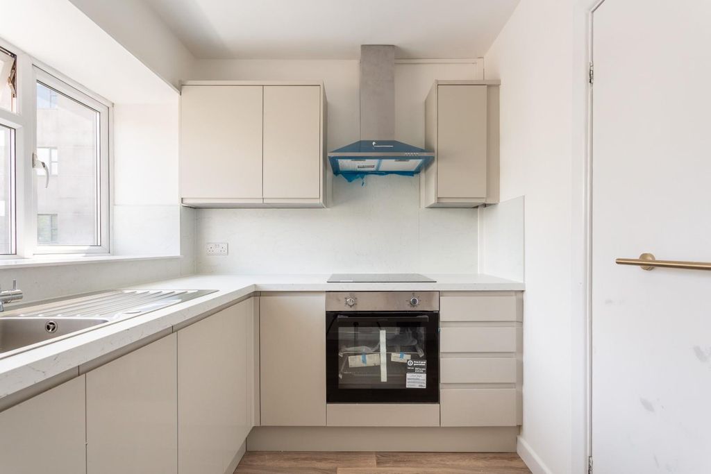 Property photo 2 of 13 Dorset Court-9.Jpg