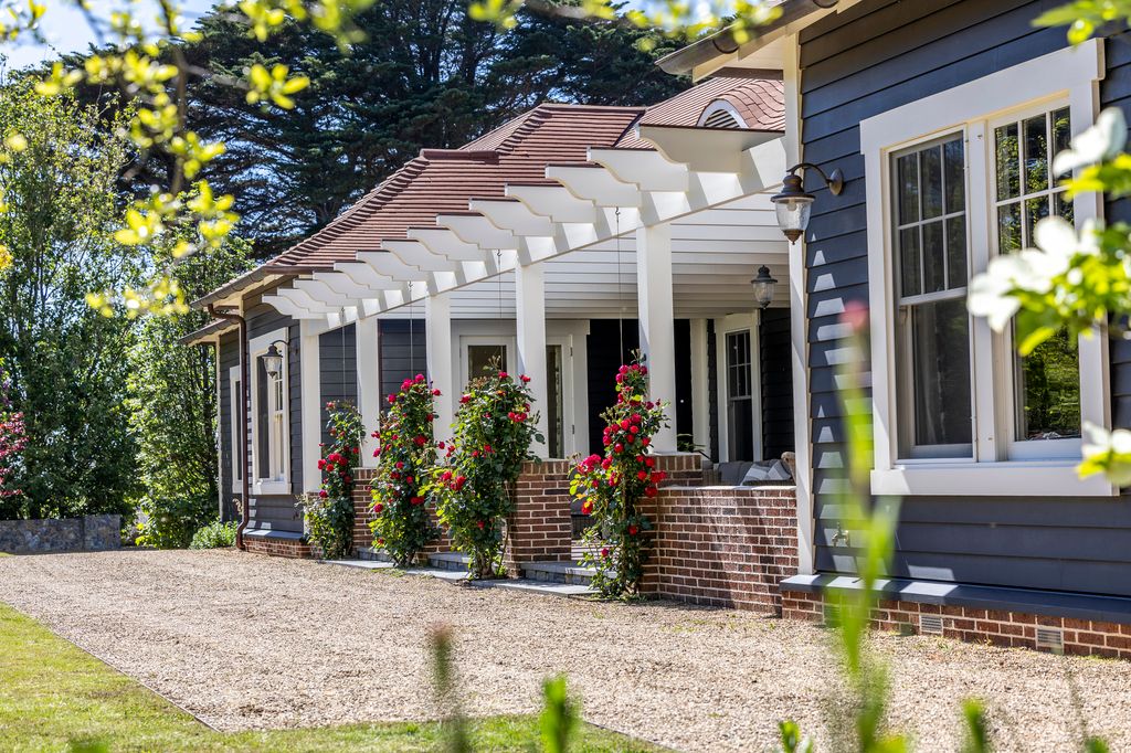 Property photo 3 of 27