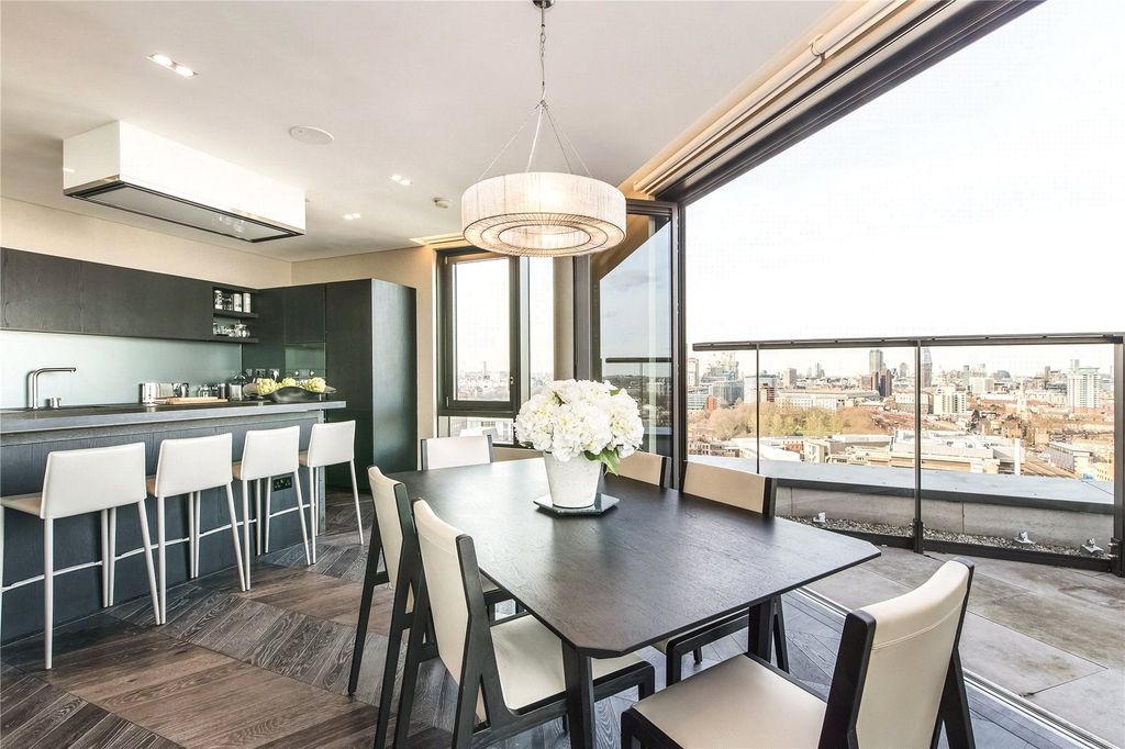 Property photo 1 of 18 Kitchen/Reception