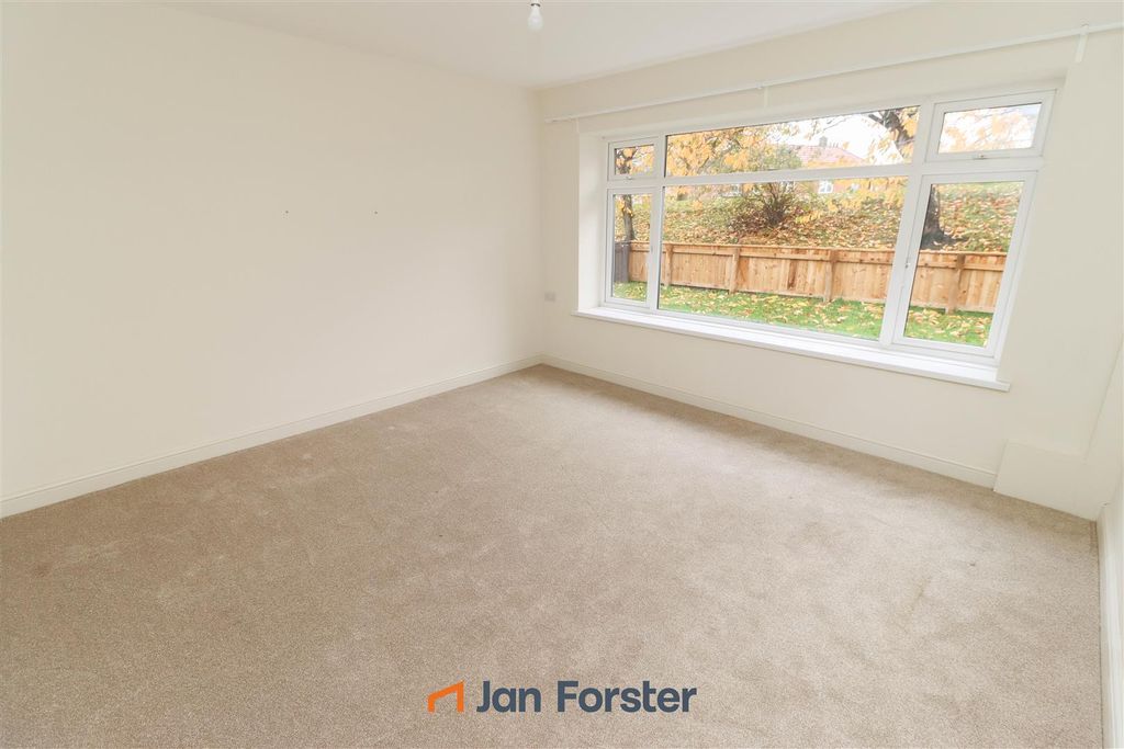 Property photo 2 of 20 Lounge