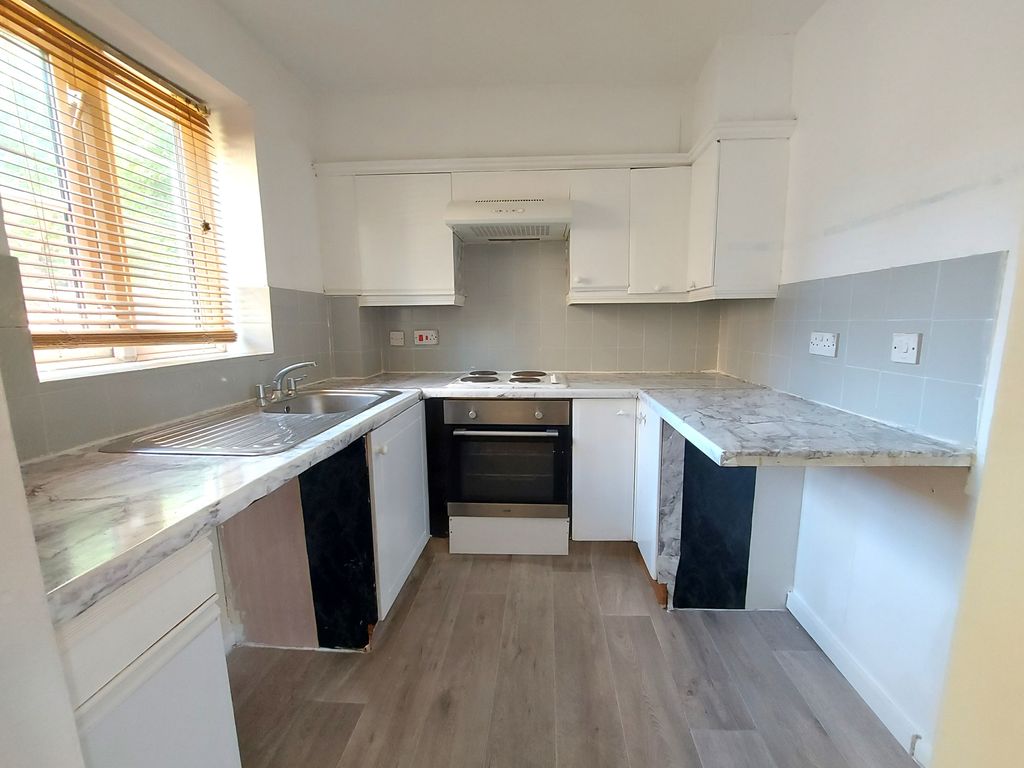 Property photo 1 of 7 Two Bedroom Ground Floor Flat