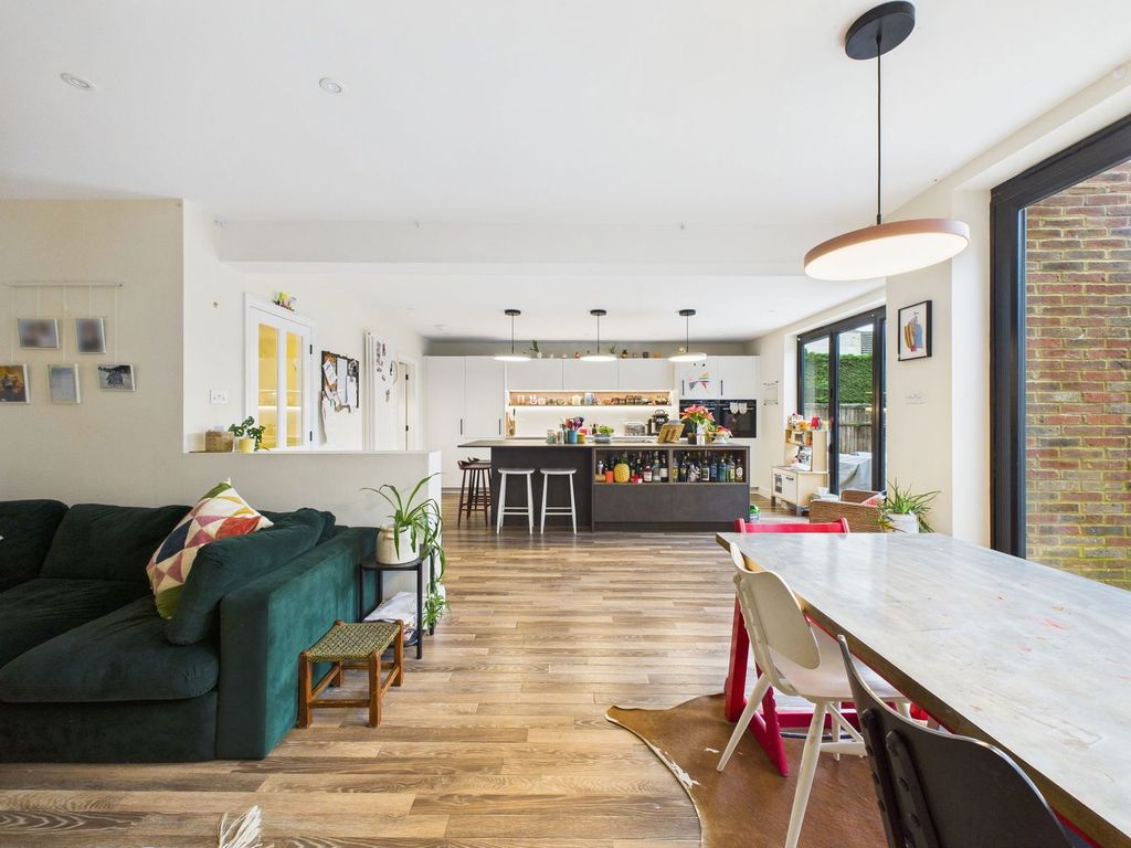 Property photo 2 of 22