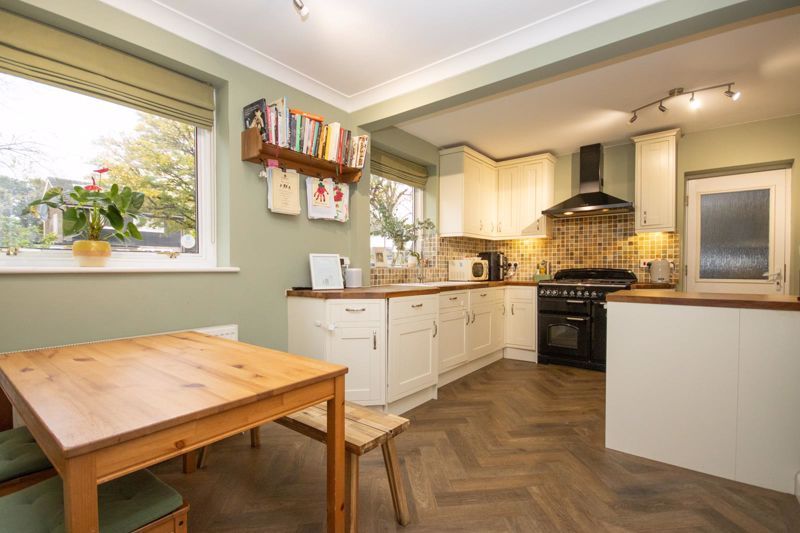 Property photo 3 of 17 Photo 9