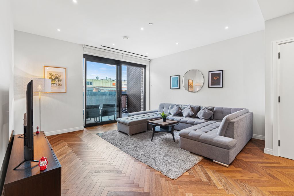 Property photo 3 of 11