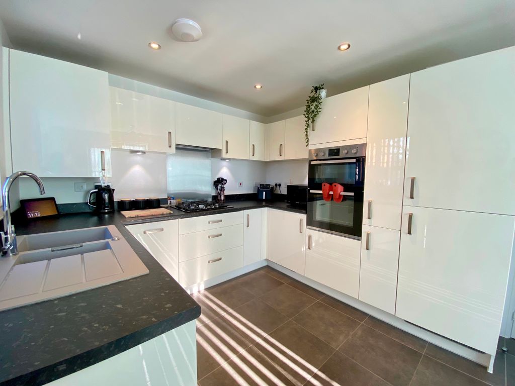 Property photo 3 of 26