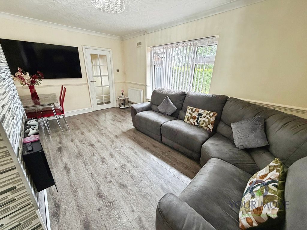 Property photo 2 of 15 Lounge