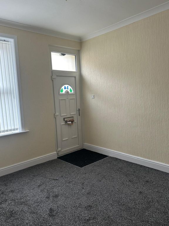 Property photo 3 of 10 4
