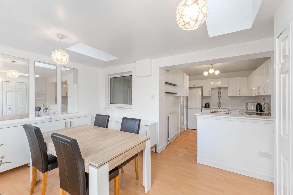 Property photo 2 of 25