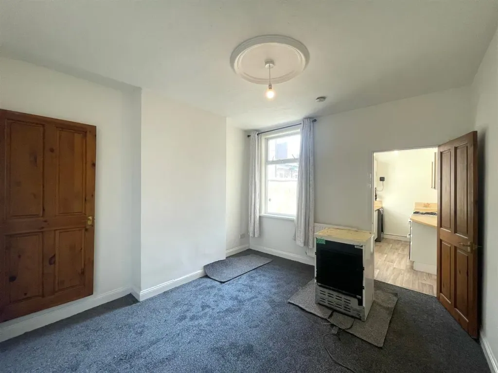 Property photo 3 of 8 Dining Room 