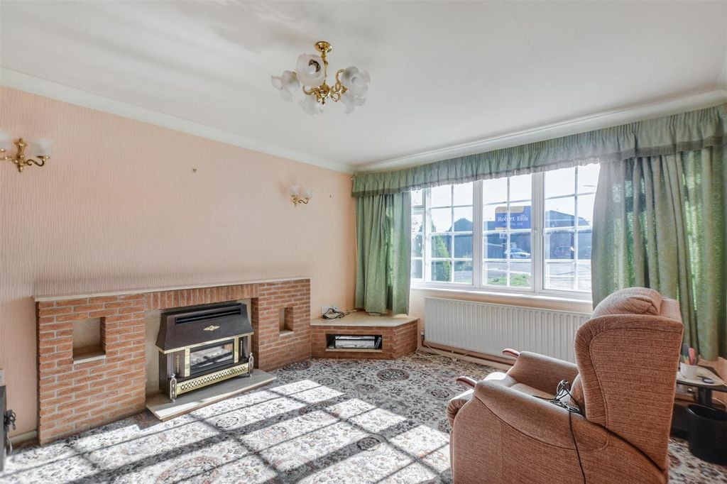 Property photo 2 of 27 Lounge