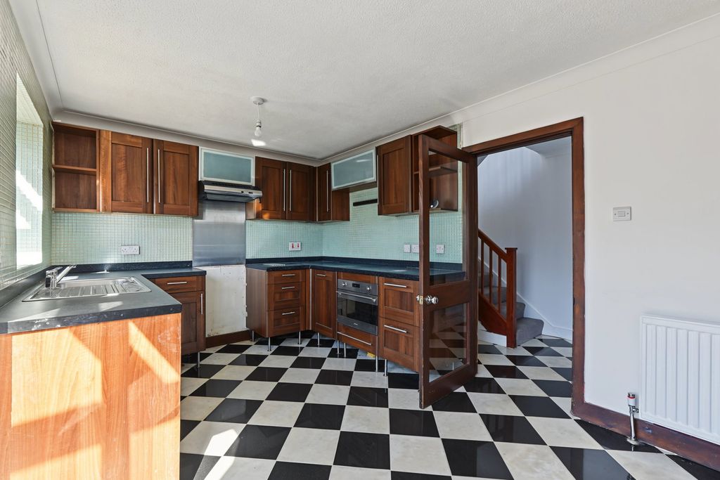 Property photo 2 of 37