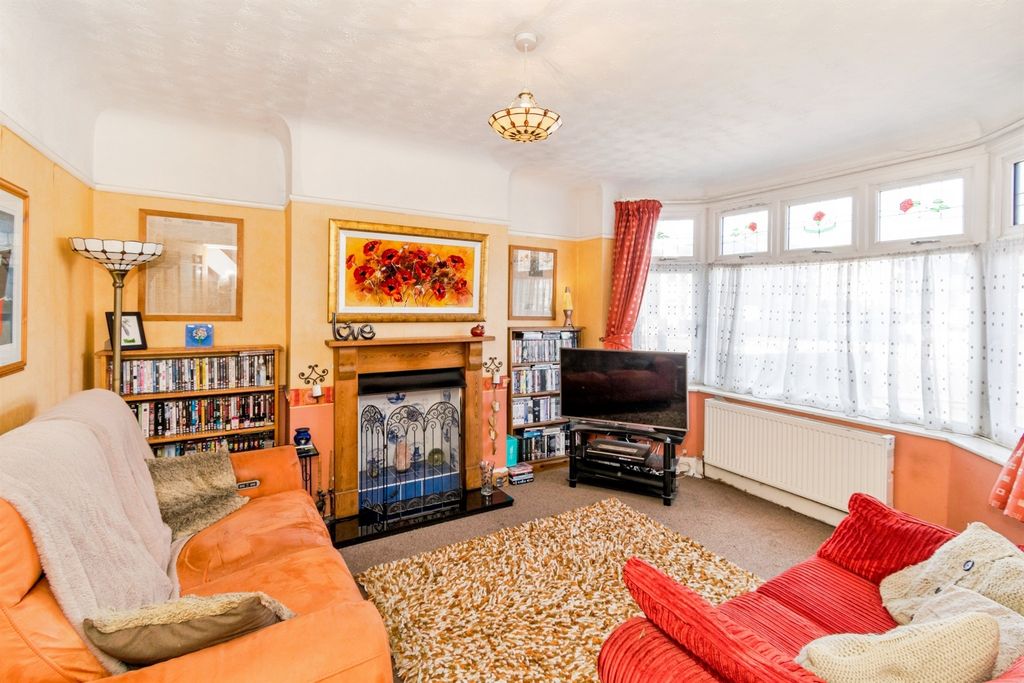 Property photo 2 of 17