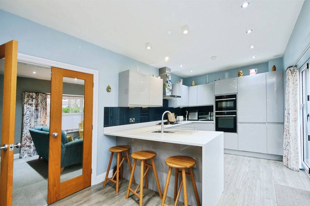 Property photo 2 of 29