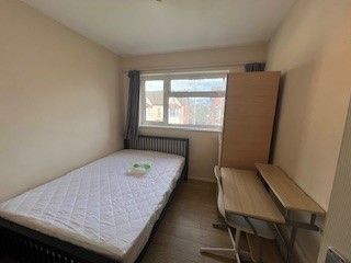 Property photo 2 of 7 Bed 1
