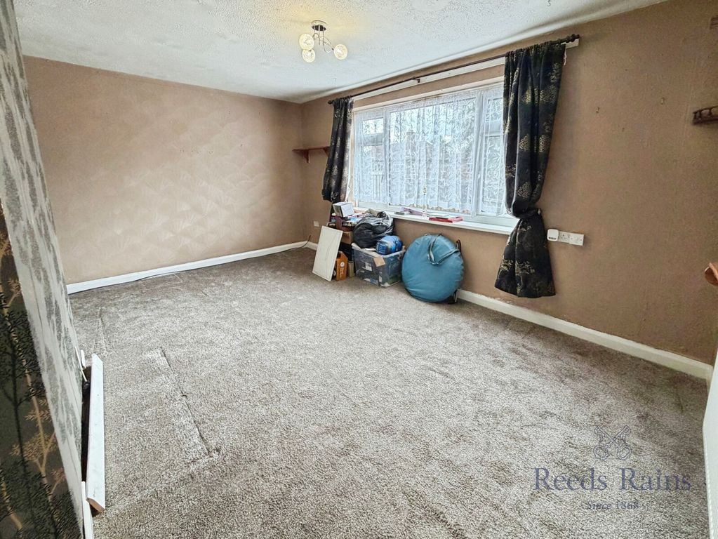 Property photo 3 of 15 Living Room