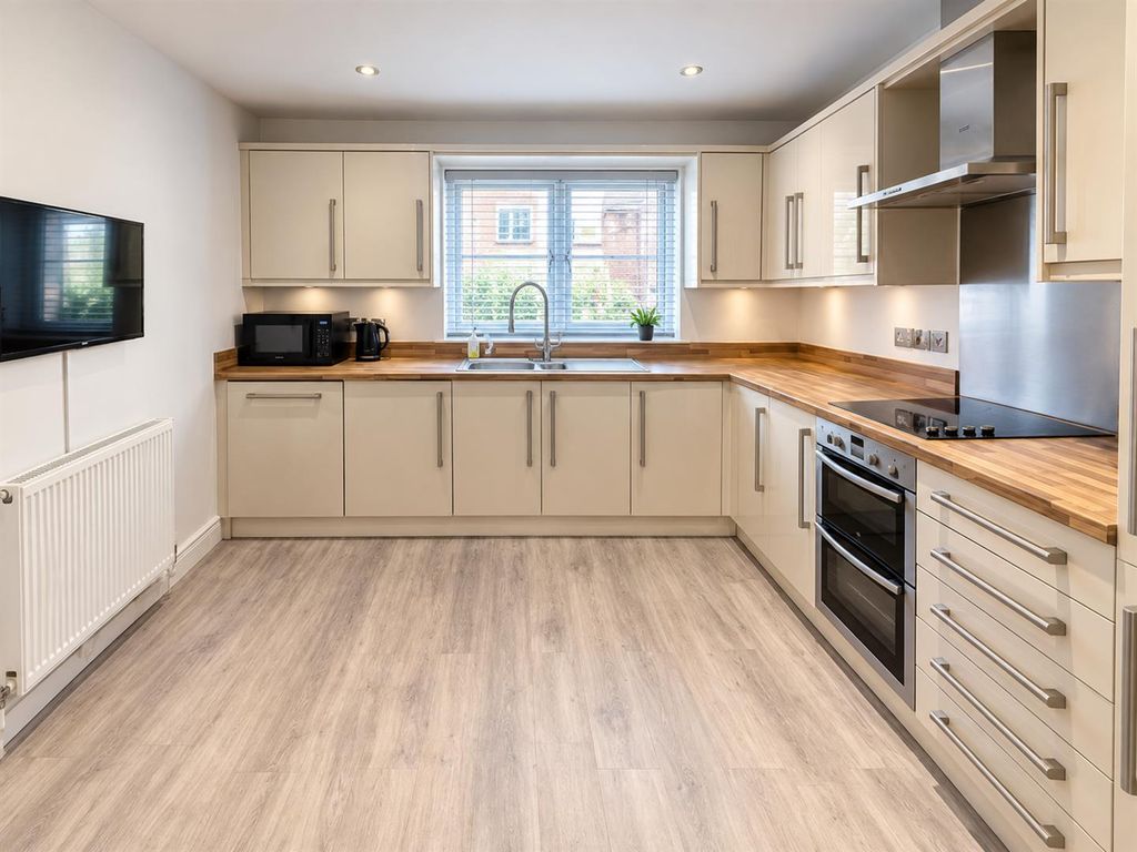 Property photo 2 of 15 Kitchen 2.Png