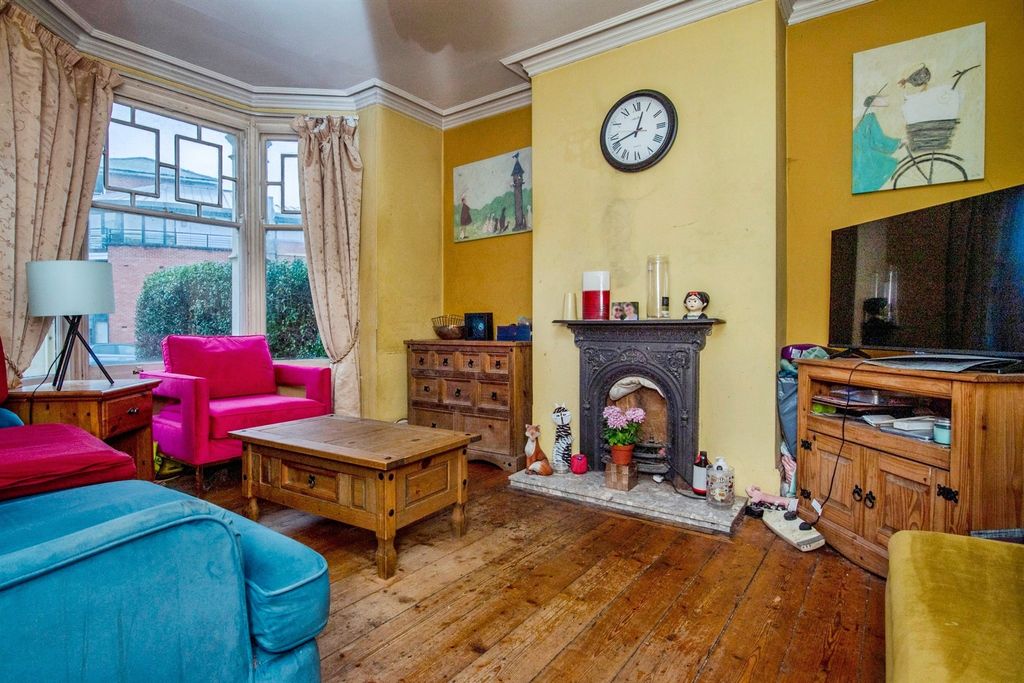 Property photo 2 of 17