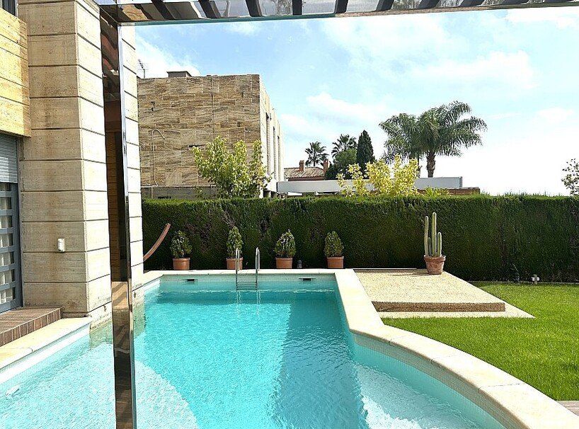 Property photo 2 of 33