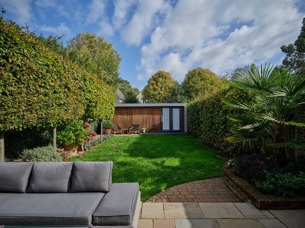 Property photo 2 of 32