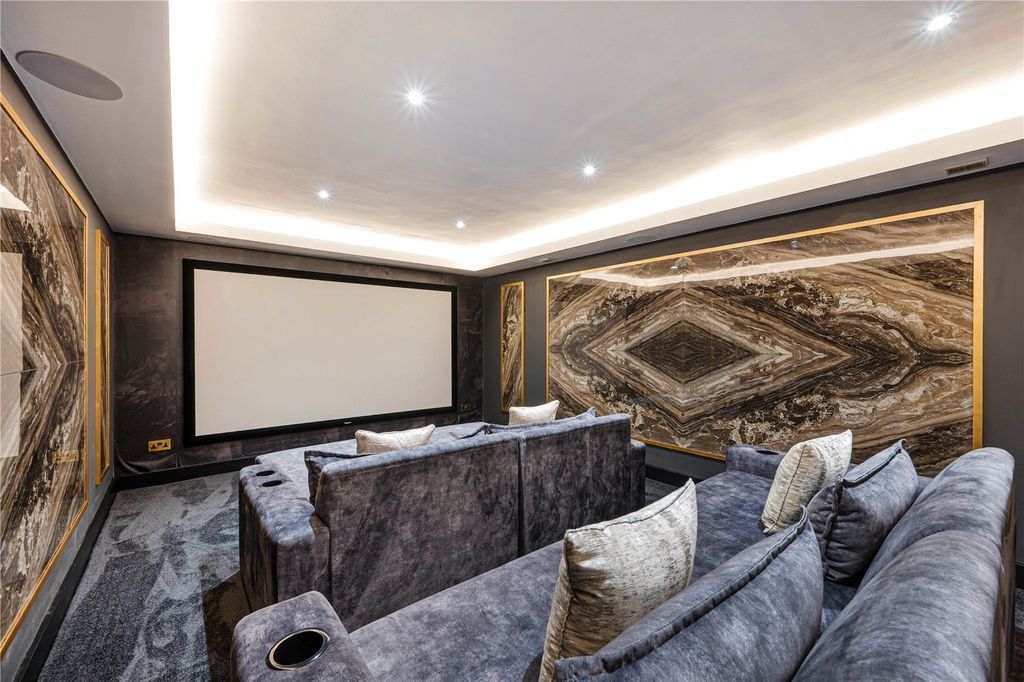 Property photo 3 of 27 Cinema