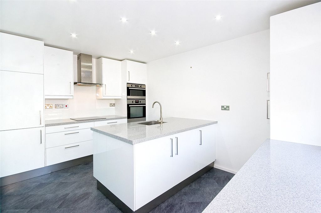 Property photo 1 of 17 Picture No. 05