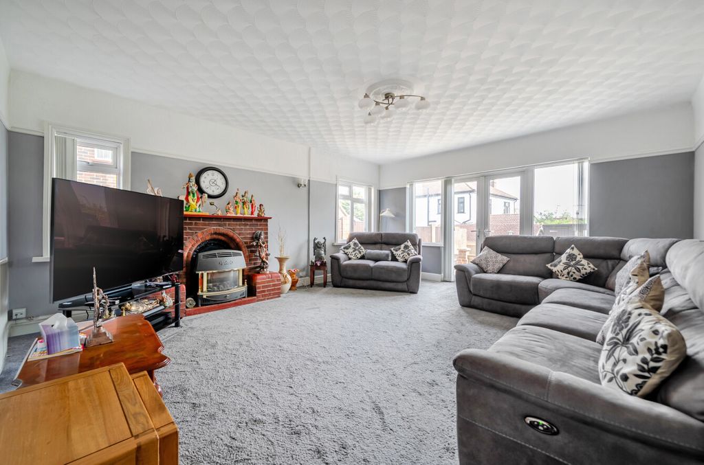 Property photo 2 of 14 1437866-1-69E23B7...