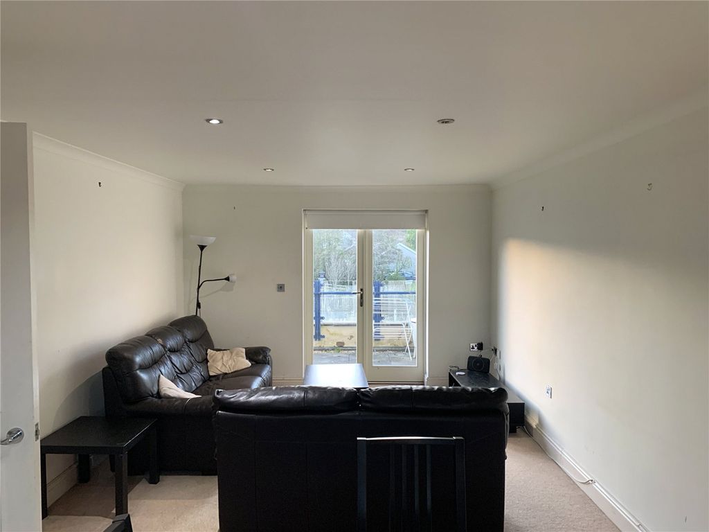 Property photo 2 of 8 Picture No. 18