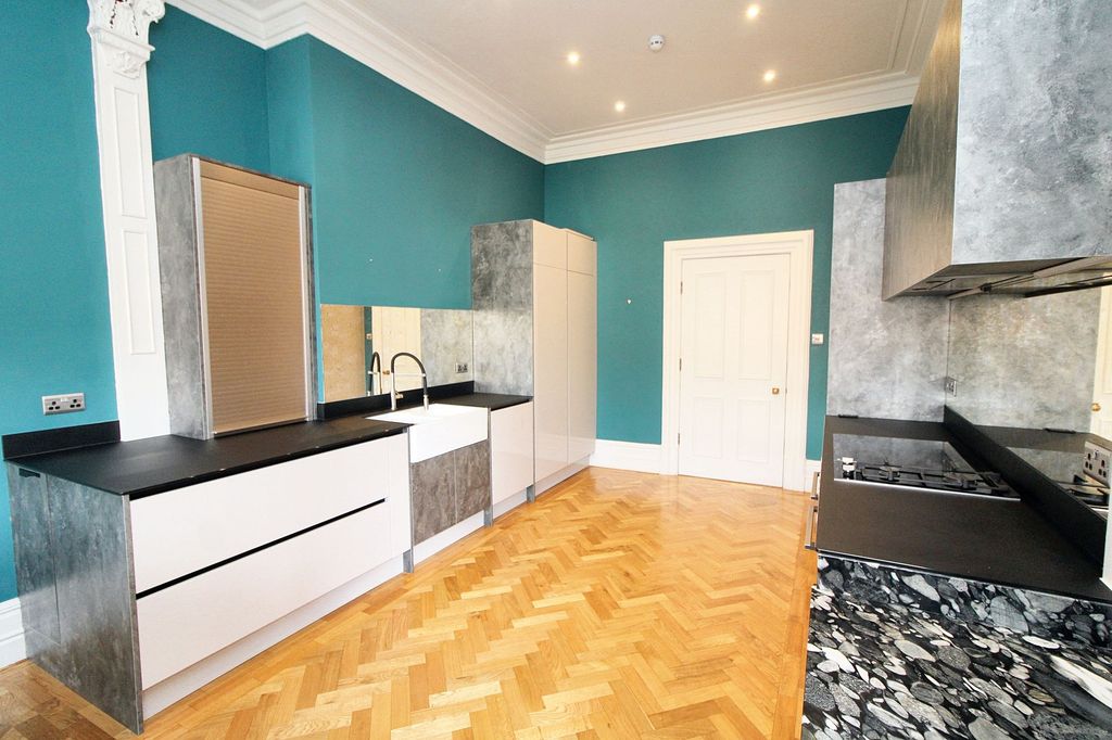 Property photo 2 of 42