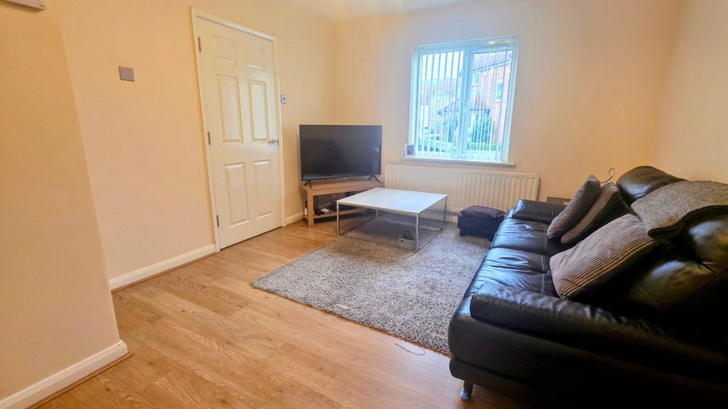 Property photo 2 of 11 Lounge