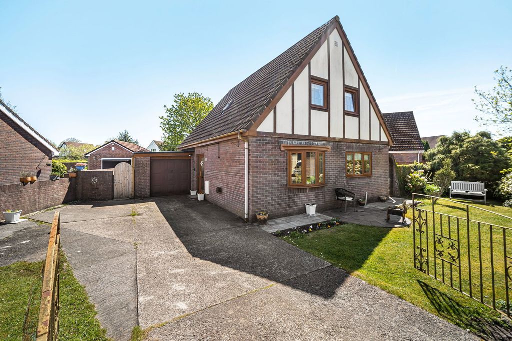 Property photo 2 of 47