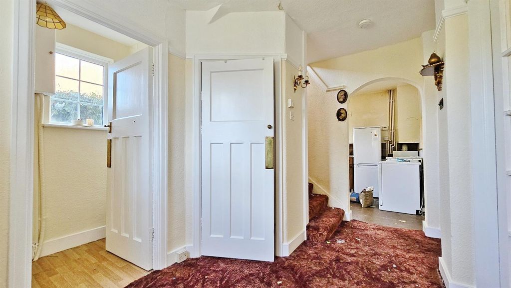 Property photo 3 of 13 Entrance Hallway