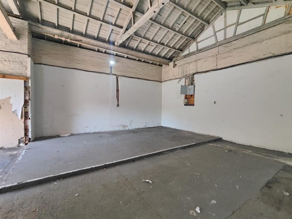 Property photo 3 of 6 Unit 3, Phoenix