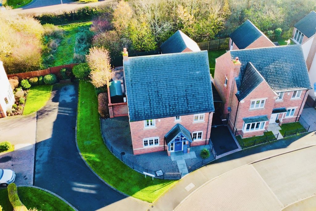 Property photo 2 of 34