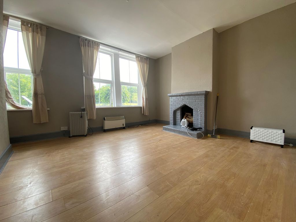 Property photo 2 of 7 Living Room