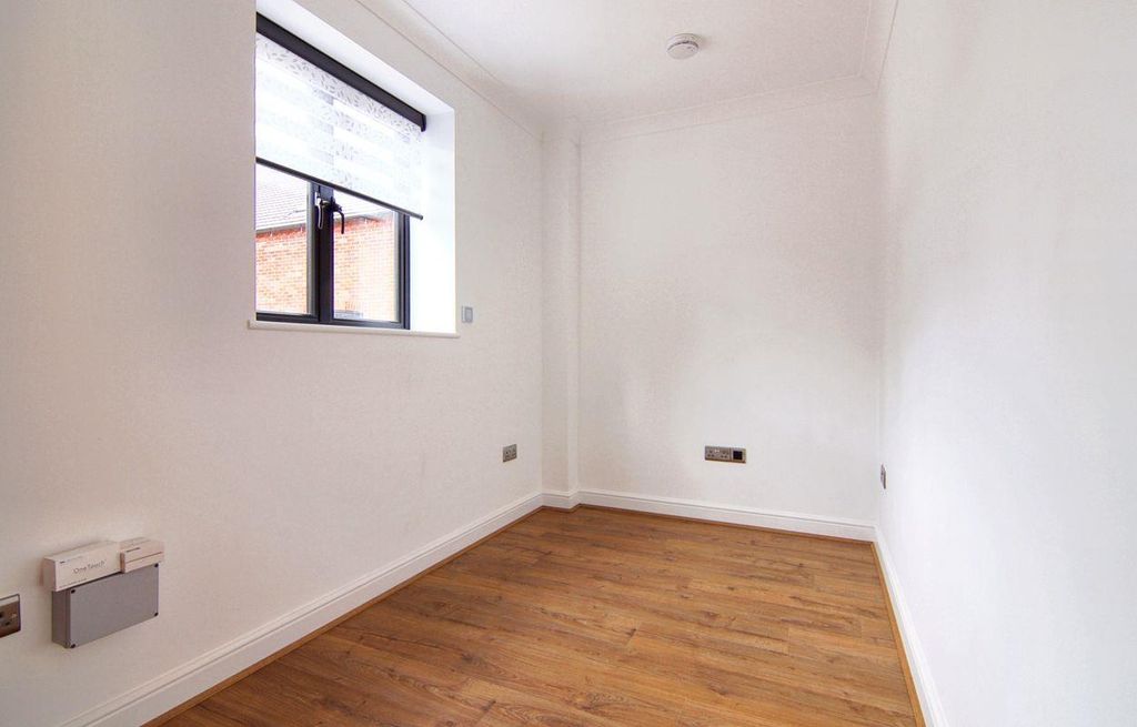Property photo 3 of 17 Office Space