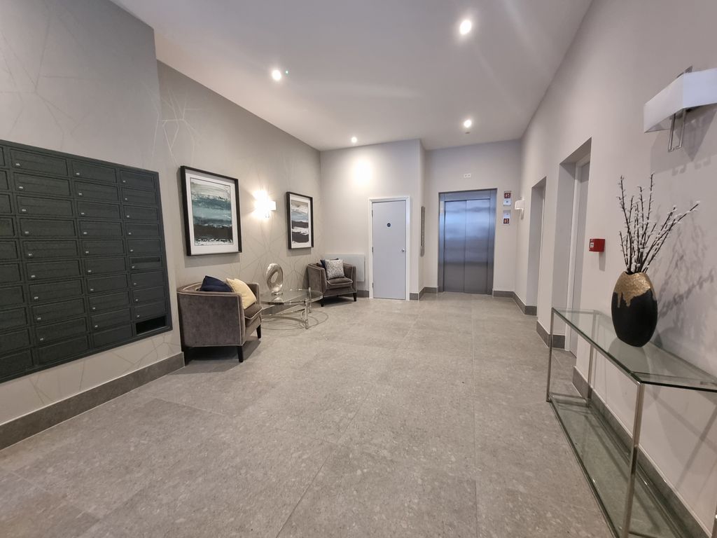 Property photo 2 of 15 Entrance Hall
