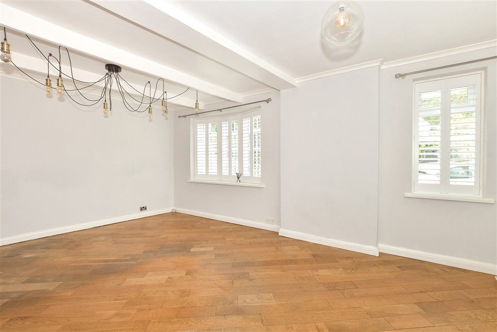 Property photo 3 of 21 Lounge