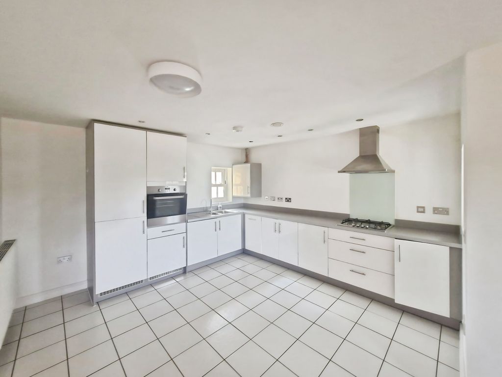 Property photo 2 of 7 Kitchen