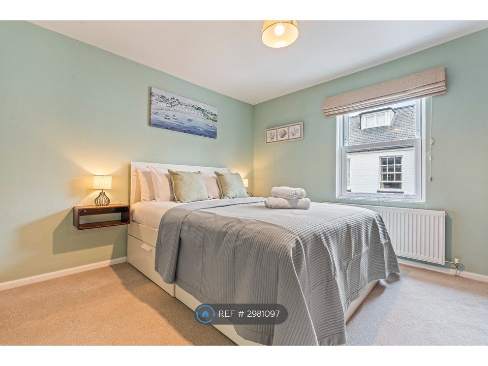 Property photo 2 of 35