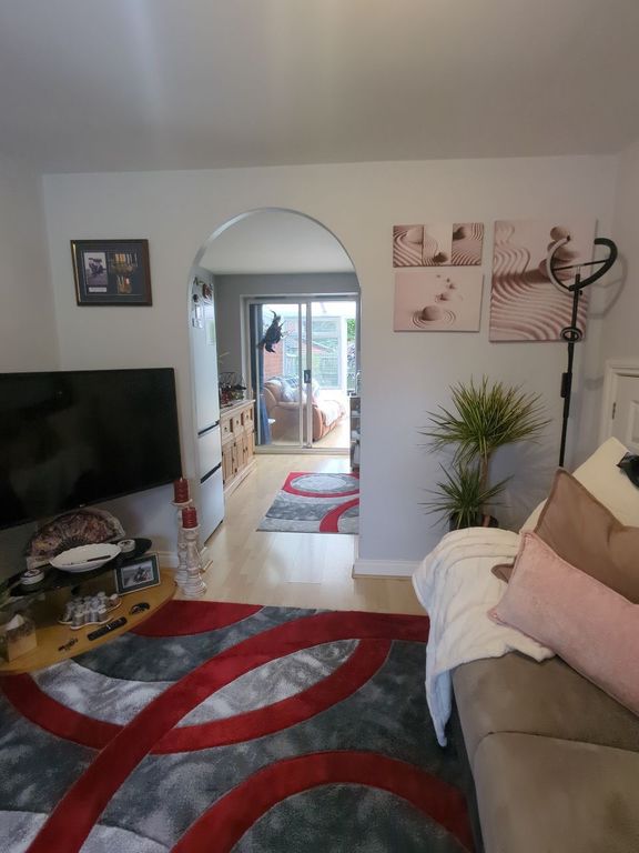 Property photo 2 of 8