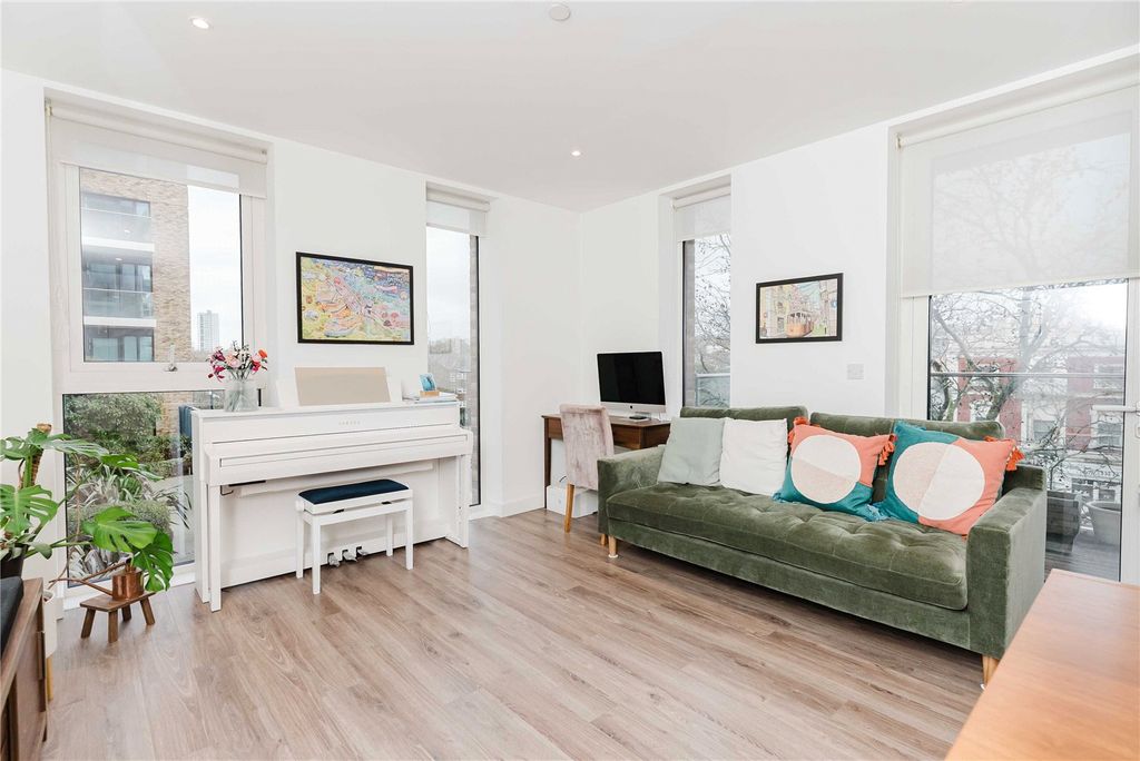 Property photo 2 of 21 Picture No. 20