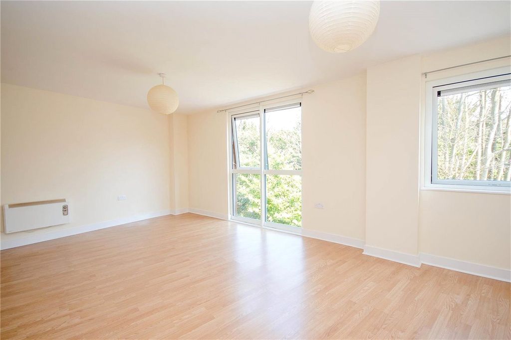 Property photo 2 of 8 Lounge