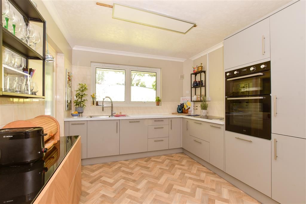 Property photo 3 of 16 Kitchen