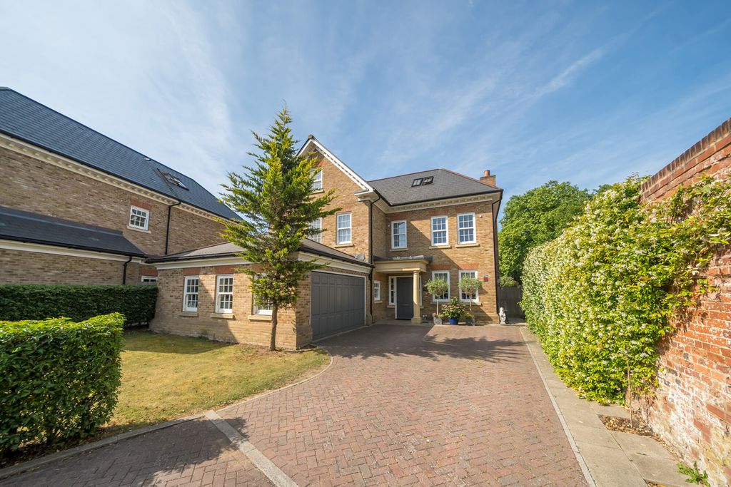 Property photo 1 of 19 External