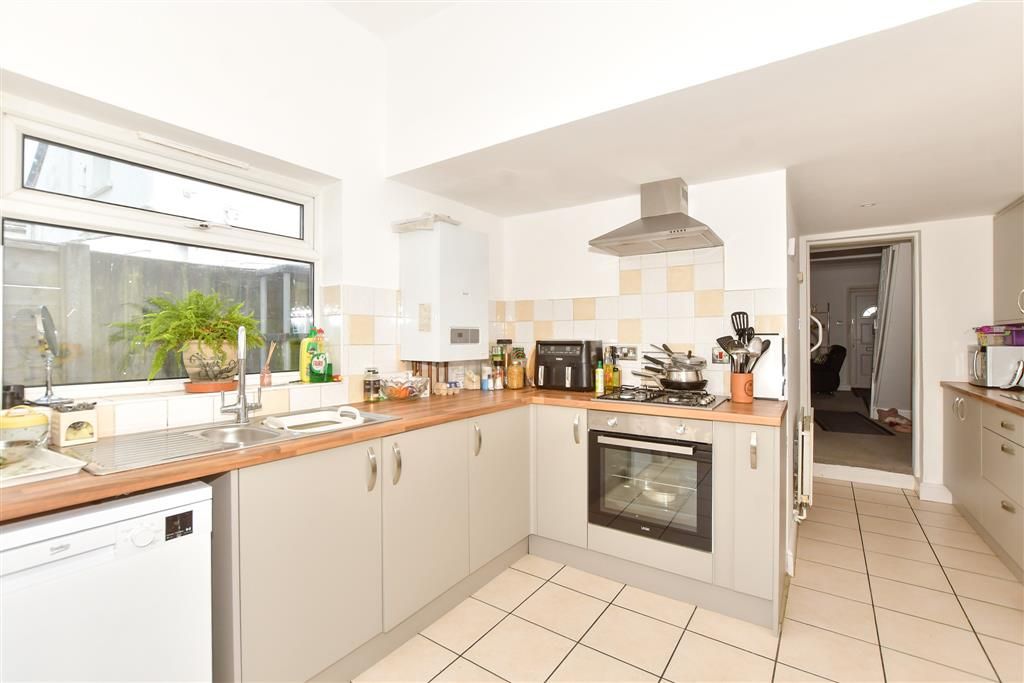 Property photo 3 of 9 Kitchen