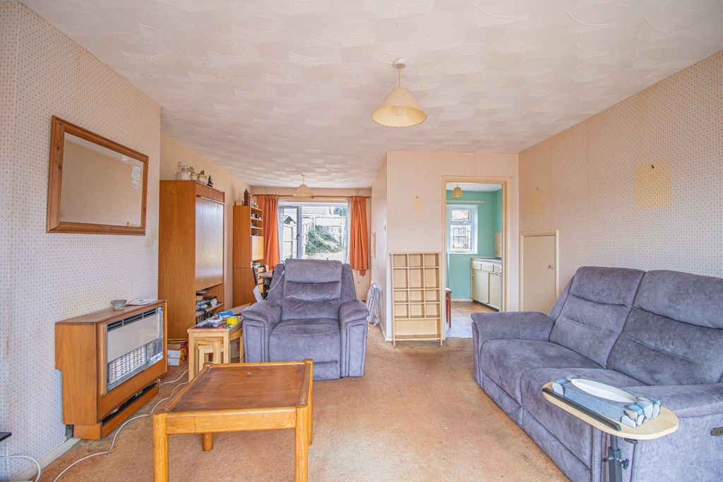 Property photo 2 of 17 5168913
