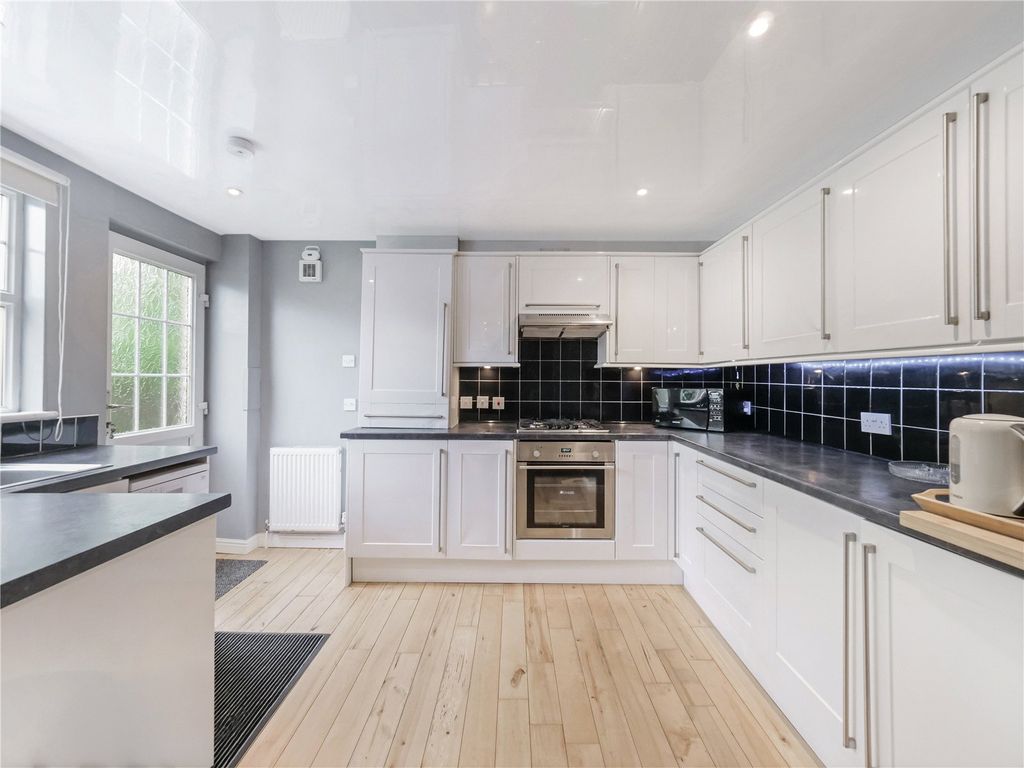 Property photo 3 of 20 Kitchen